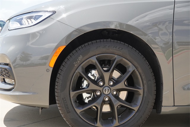 2025 Chrysler Pacifica Limited photo 5