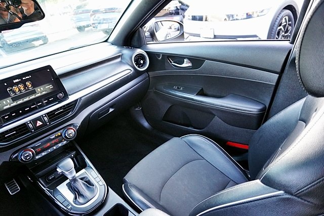 Used 2022 Gray Kia GT-Line image 20