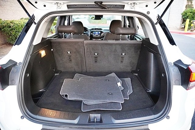 Used 2022 White Chevrolet LT image 12