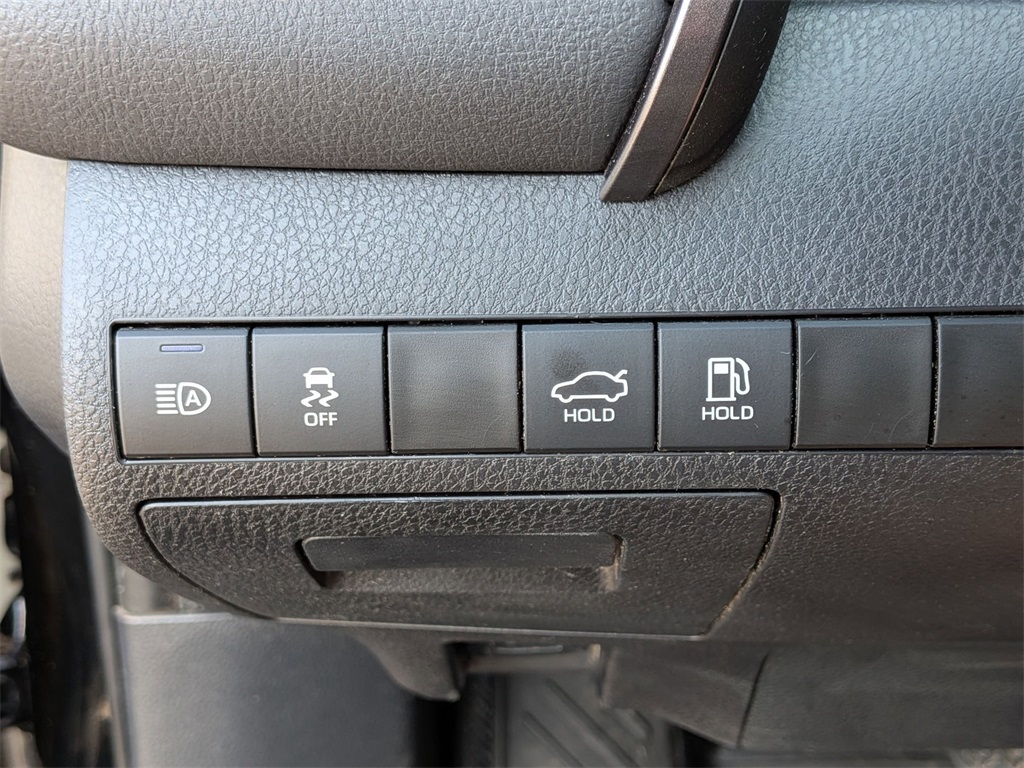 2023 Toyota Camry SE photo 13