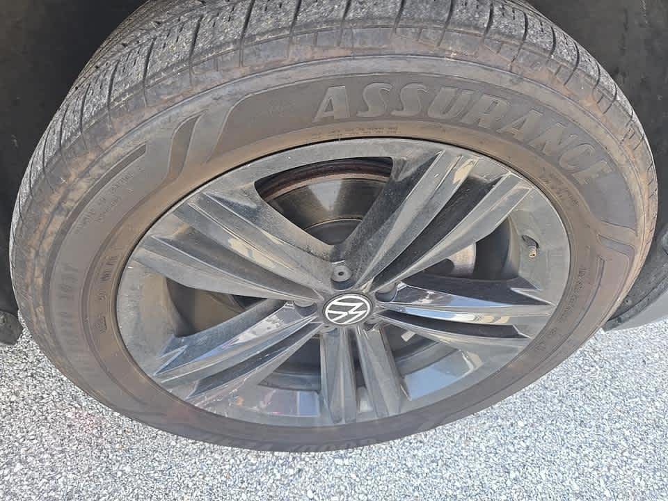 2023 Volkswagen Atlas Cross Sport SEL R-Line photo 8