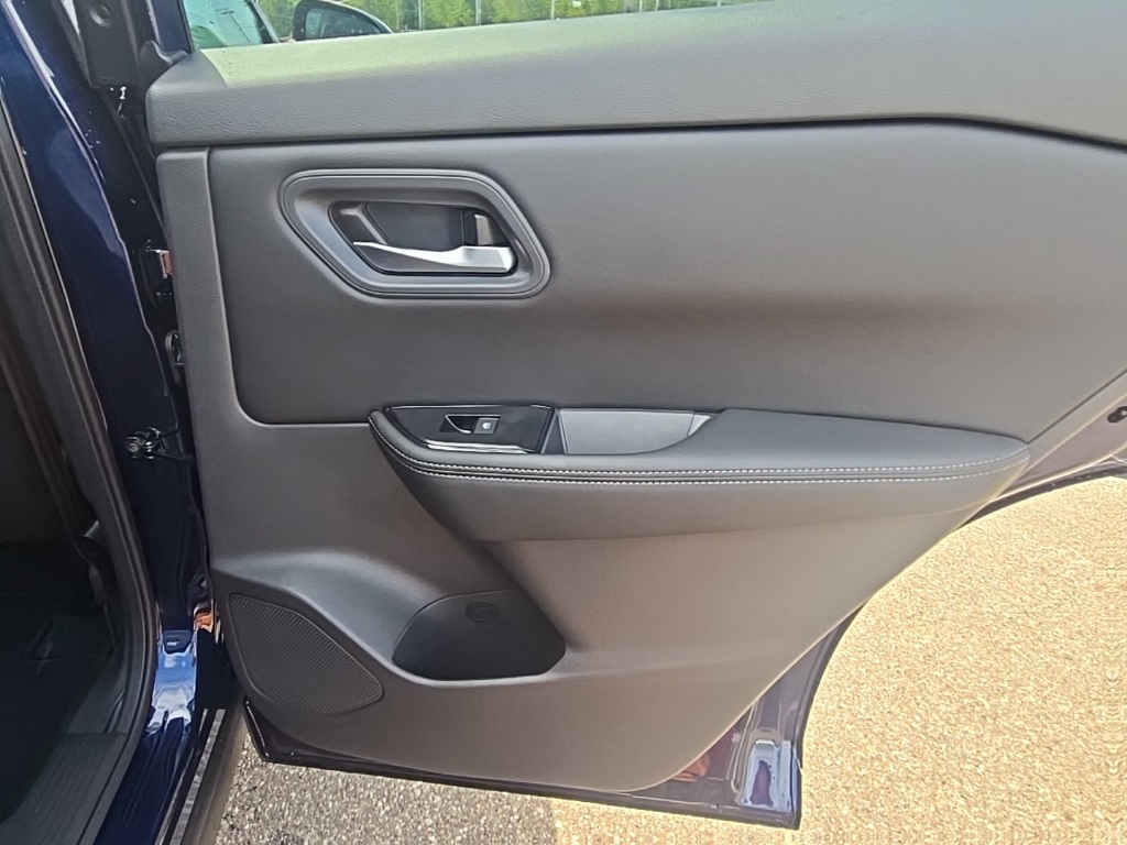 2026 Nissan Rogue SV photo 27