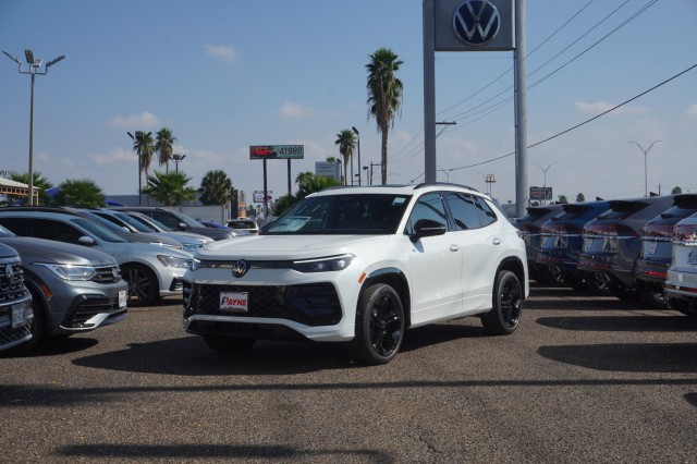 2026 Volkswagen Tiguan SE R-LINE BLACK's photo