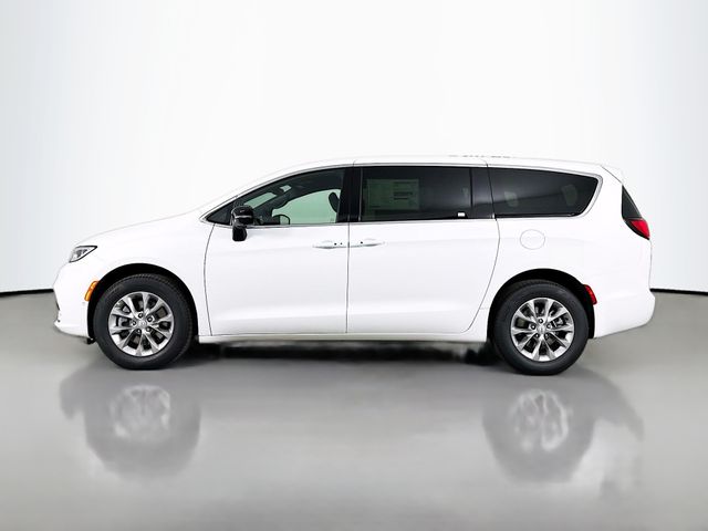 2026 Chrysler Pacifica photo 4
