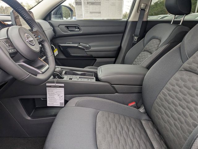 2025 Nissan Pathfinder SV photo 21
