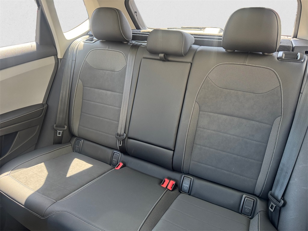 2024 Volkswagen Taos SE photo 12