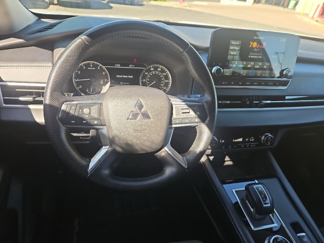 Used 2022 White Diamond Mitsubishi SE image 8