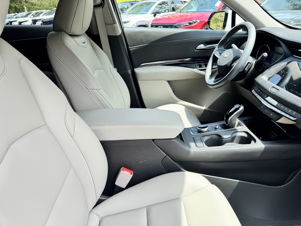 2023 Cadillac XT4 Luxury photo 9