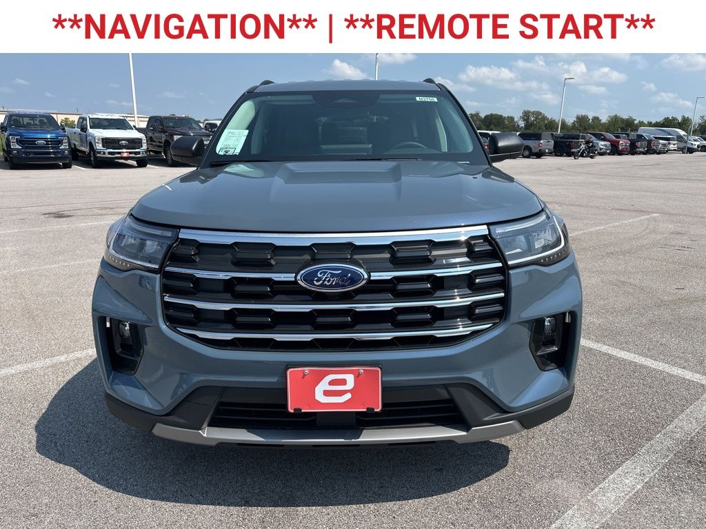 2025 Ford Explorer photo 2