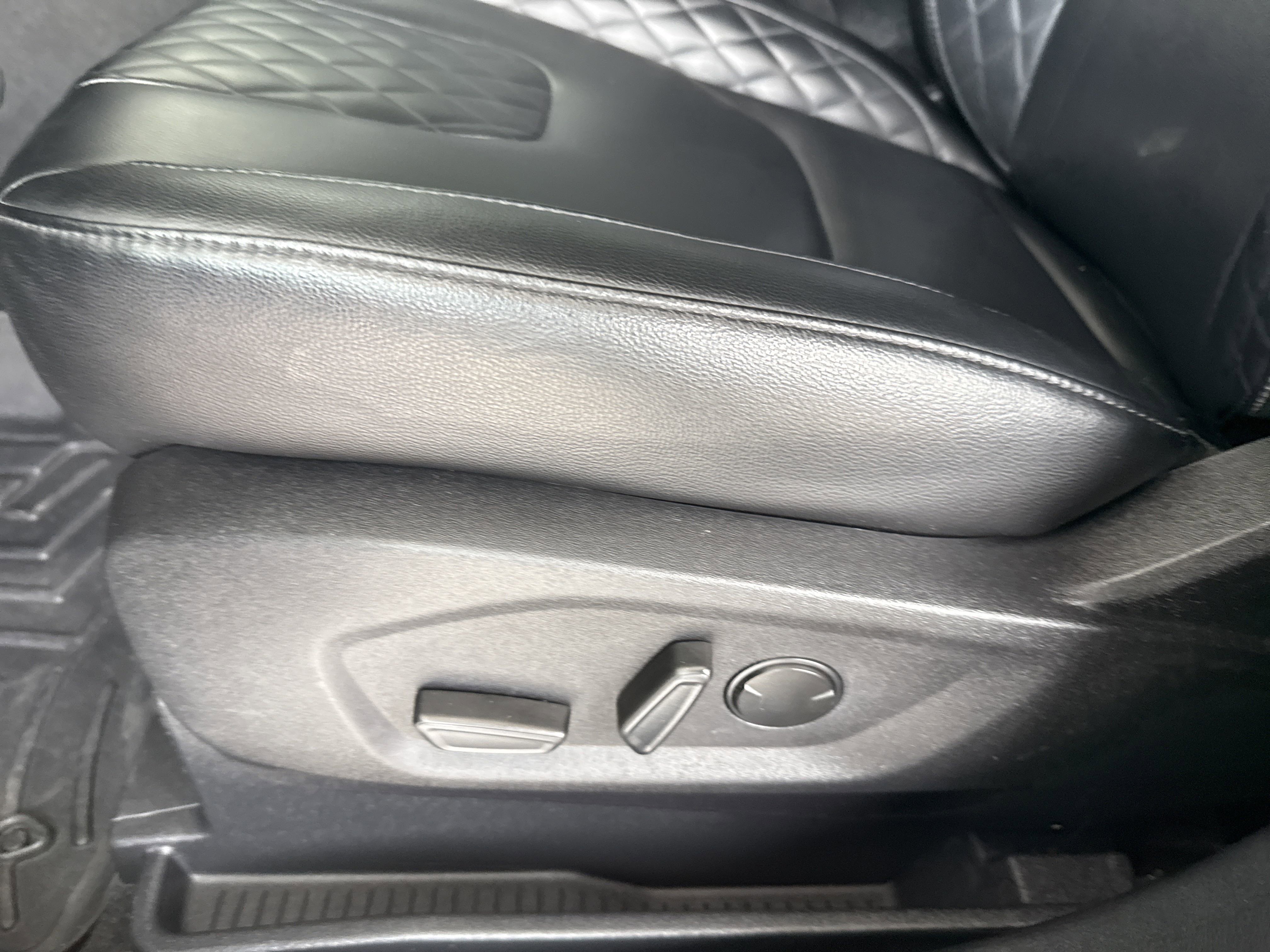 2024 Ford Edge Titanium photo 13