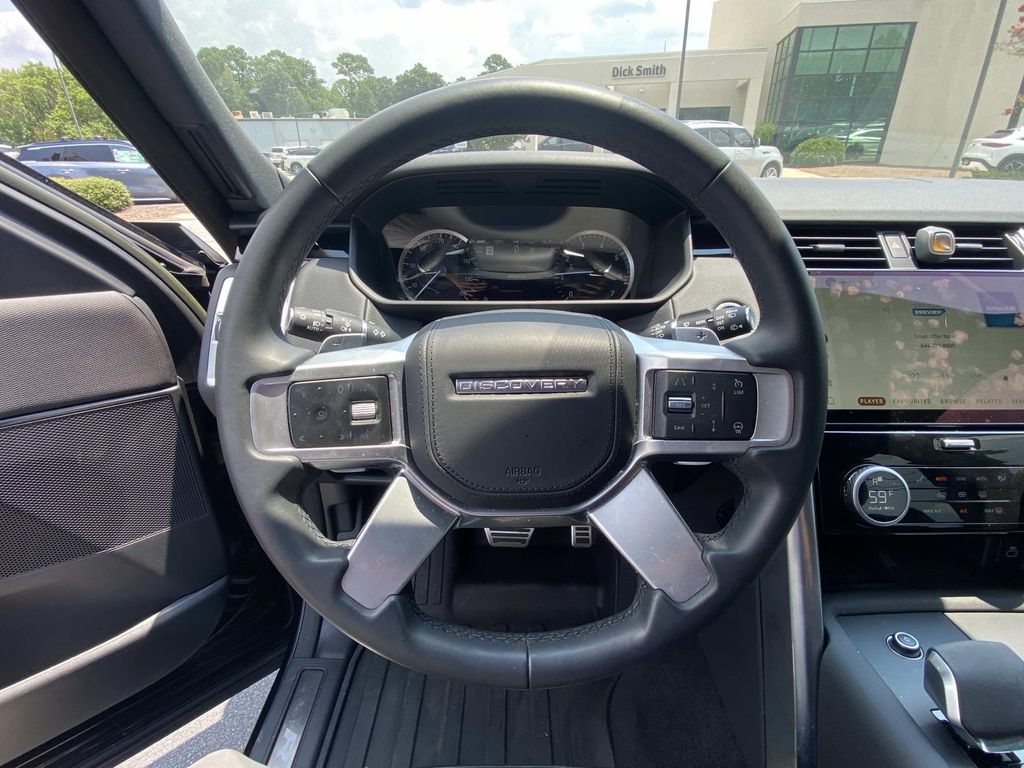 2023 Land Rover Discovery S R-Dynamic photo 17