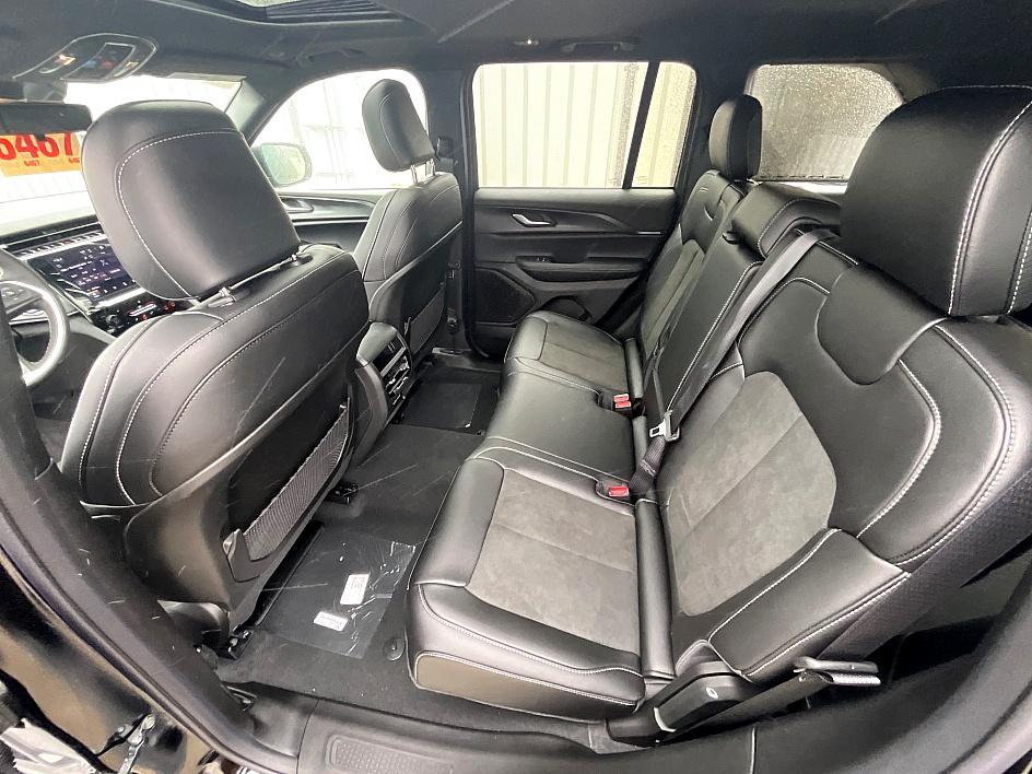 2025 Jeep Grand Cherokee Altitude X photo 32