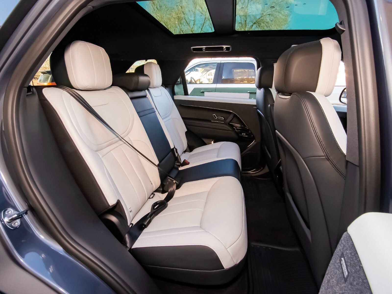 2025 Land Rover Range Rover Sport SE photo 39