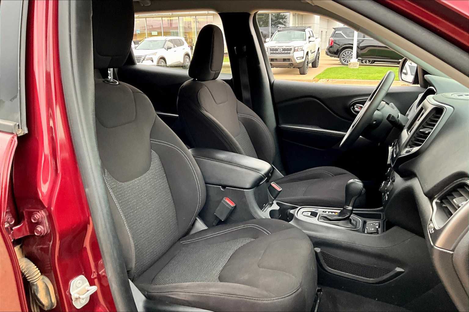 2020 Jeep Cherokee Latitude photo 8