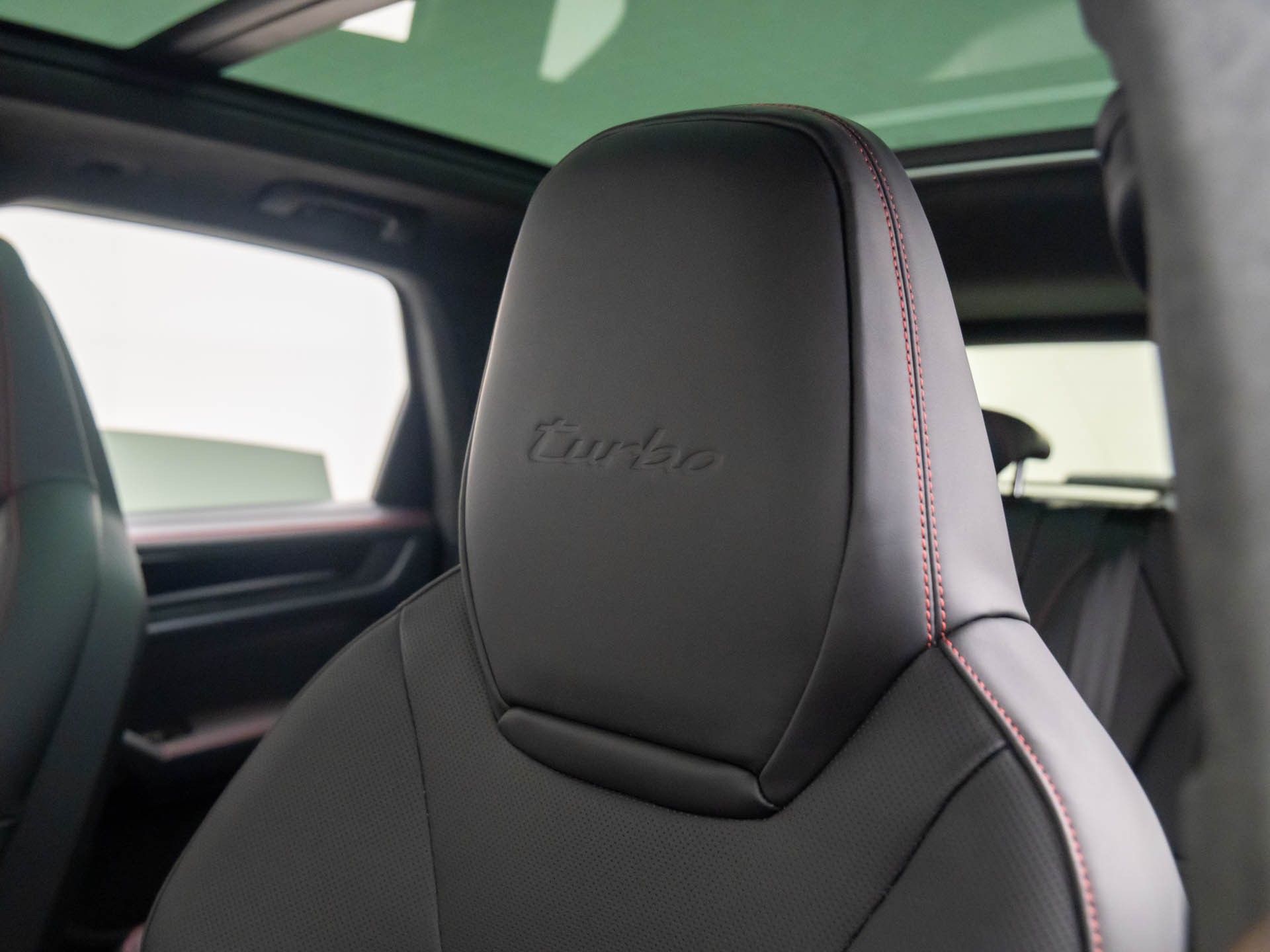 2025 Porsche Cayenne E-Hybrid Turbo photo 14