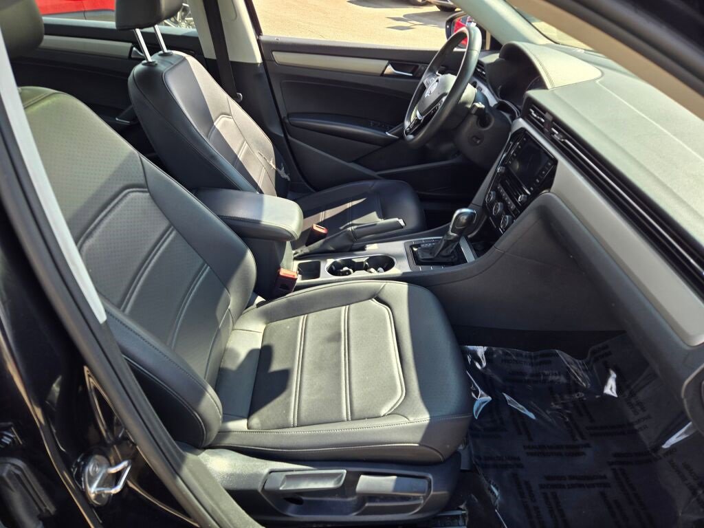 2021 Volkswagen Passat 2.0T SE photo 4