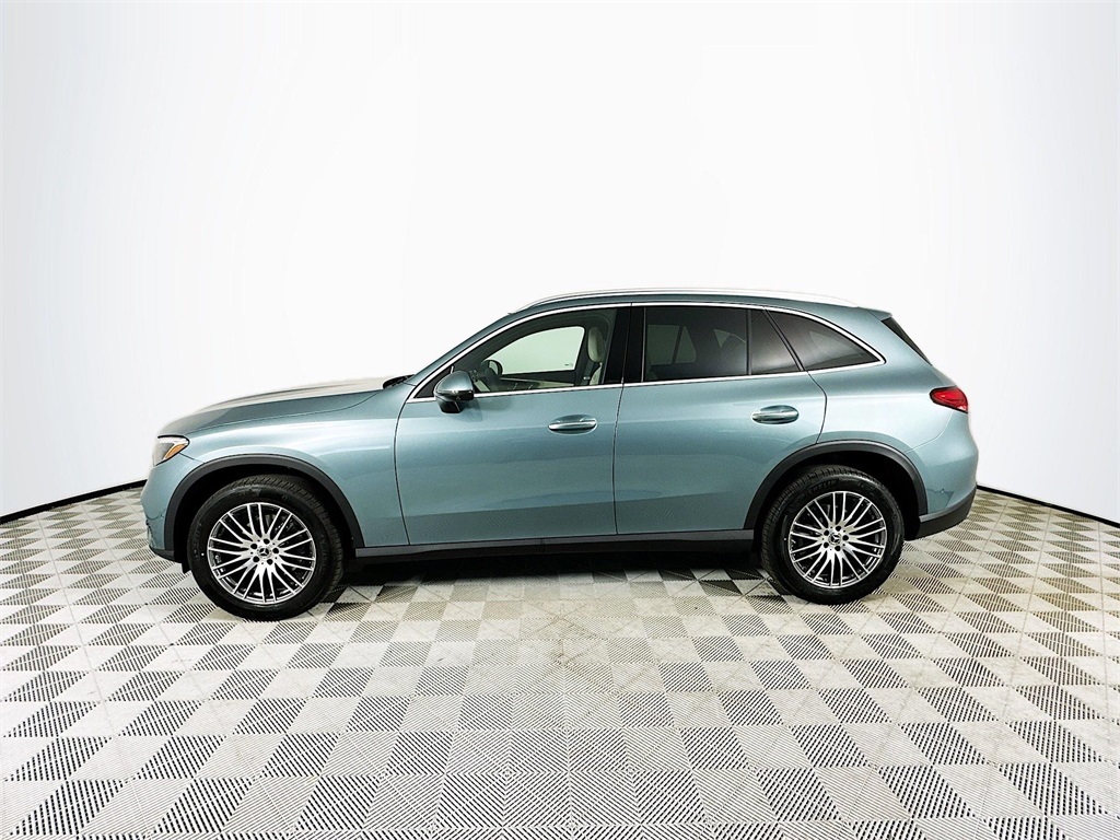 2026 Mercedes Benz GLC 300 4MATIC photo 4