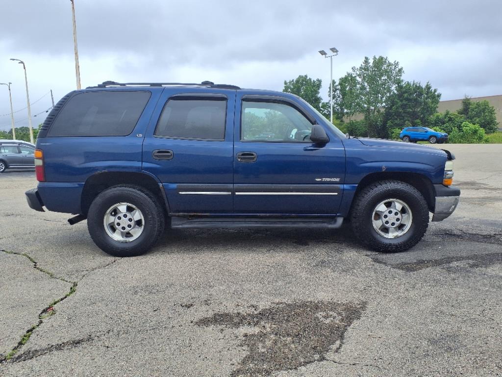 2001 Chevrolet Tahoe LS photo 2