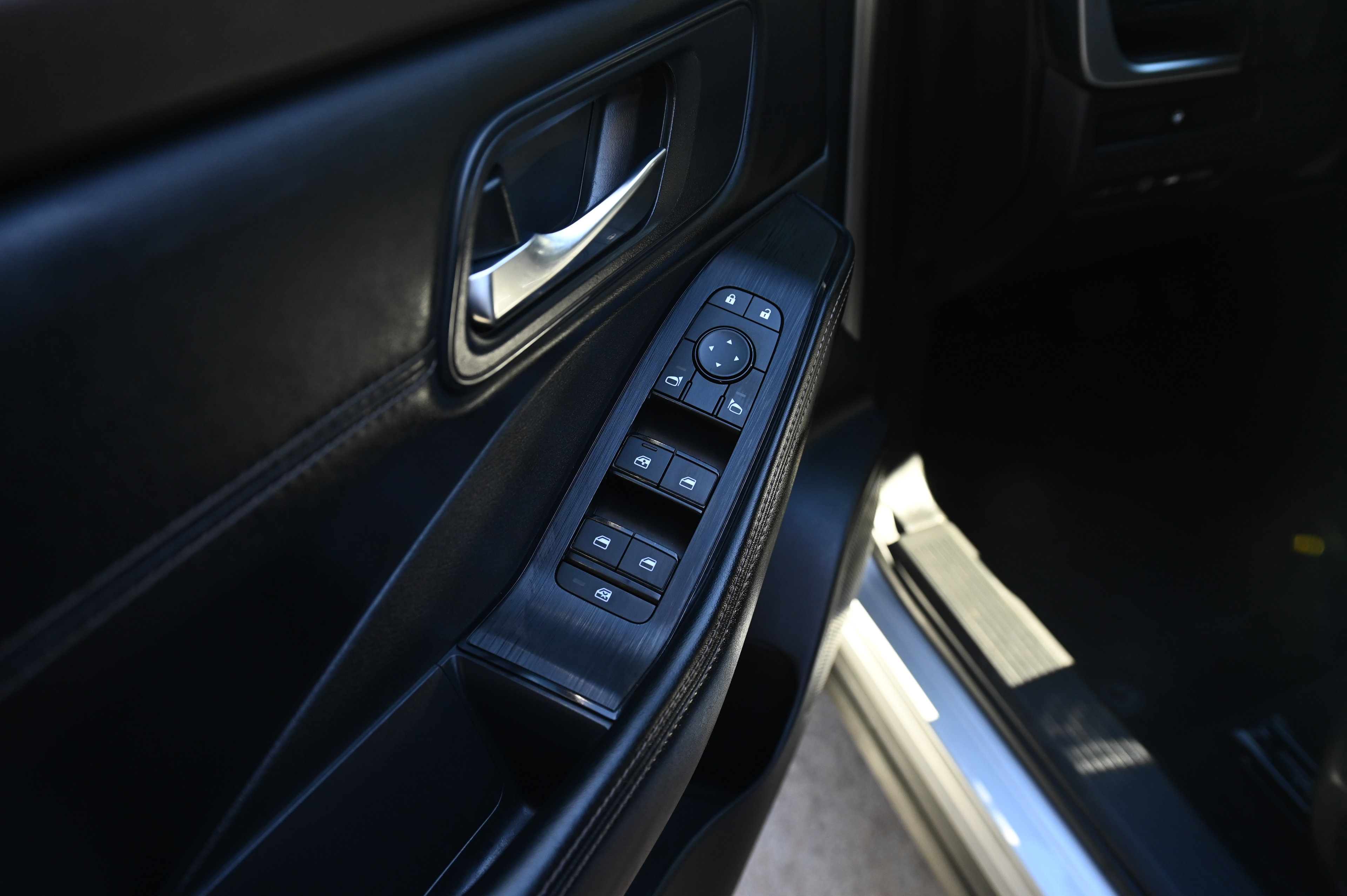 2023 Nissan Rogue SV photo 10