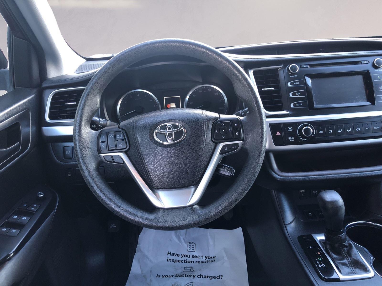 2018 Toyota Highlander LE photo 10