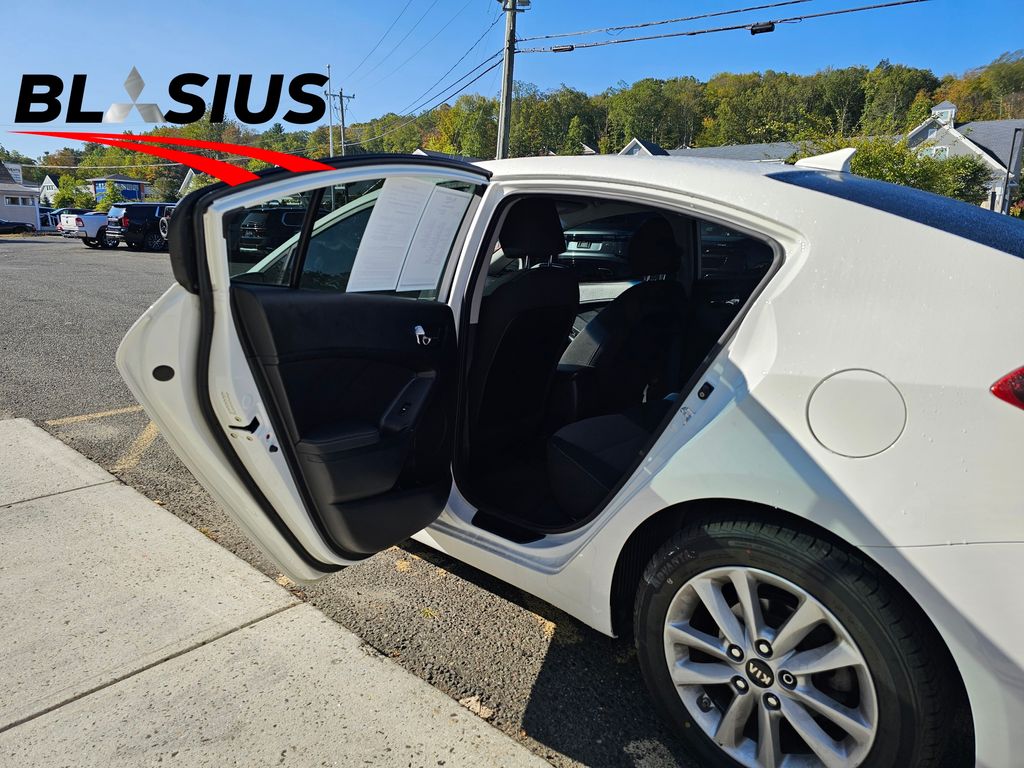 2017 Kia Forte S photo 13