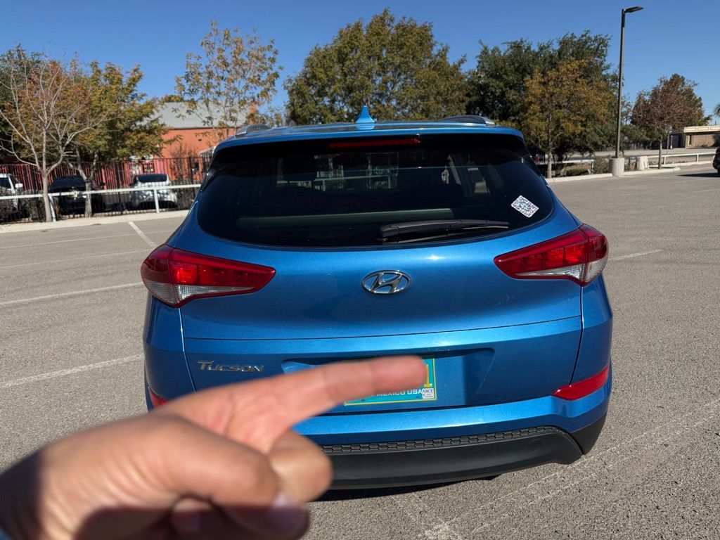 2017 Hyundai Tucson SE Plus photo 2