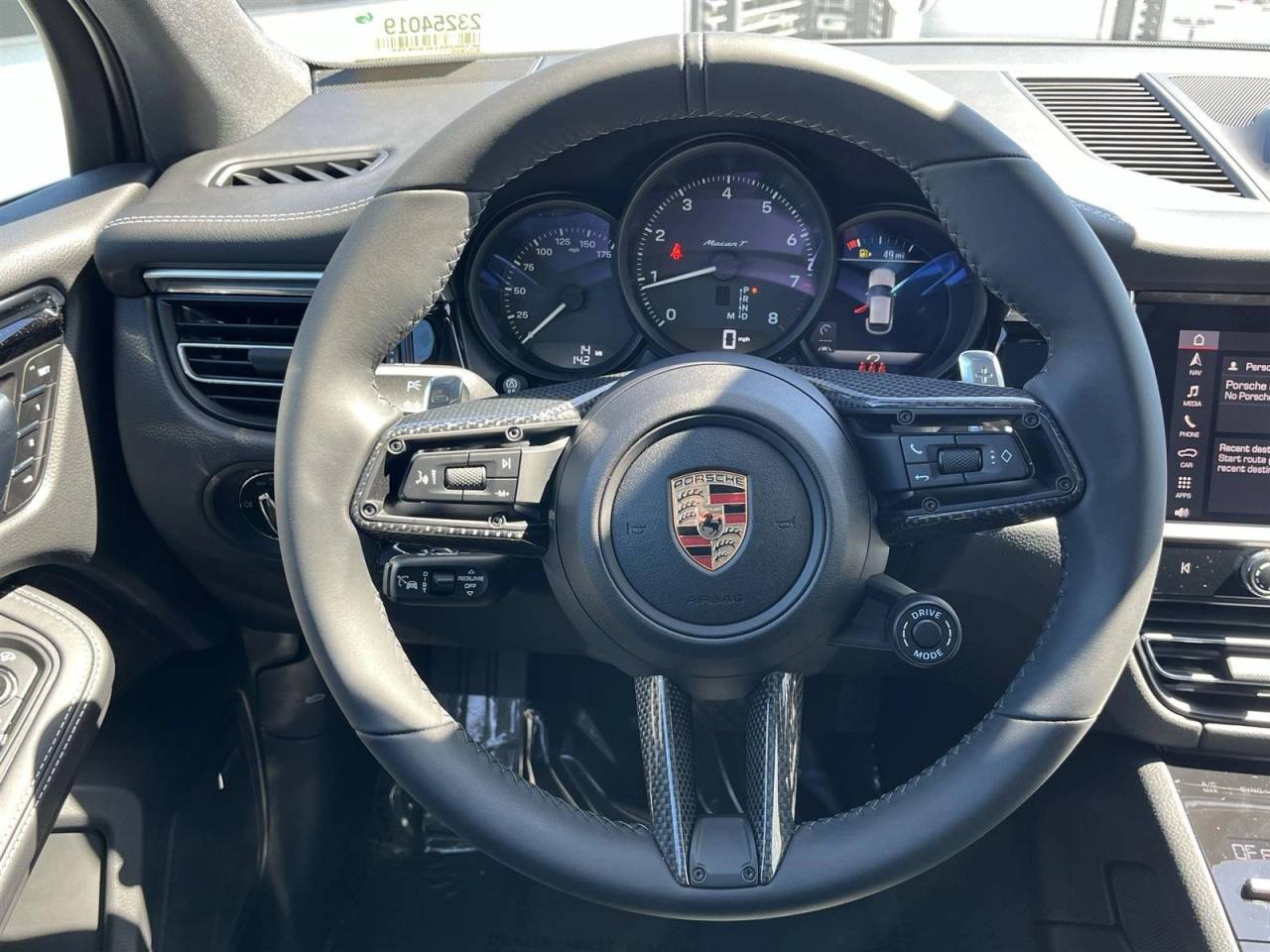 2025 Porsche Macan T photo 9