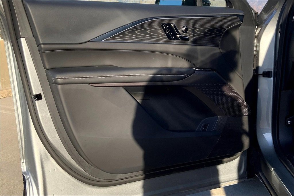 2025 Cadillac Lyriq Luxury photo 11