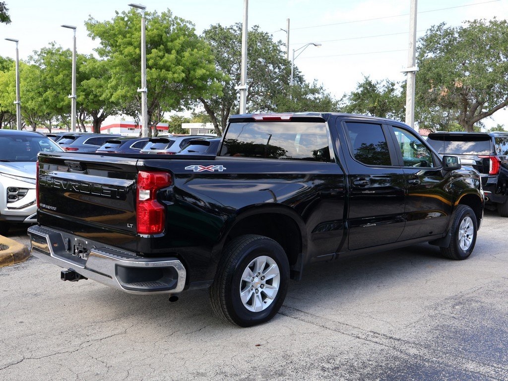 2023 Chevrolet Silverado 1500 LT photo 2
