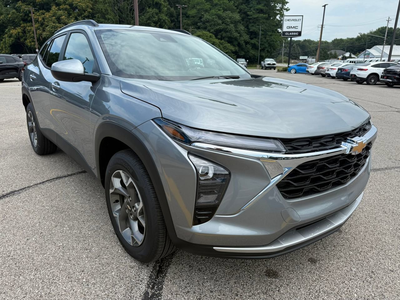 2025 Chevrolet Trax LT photo 9