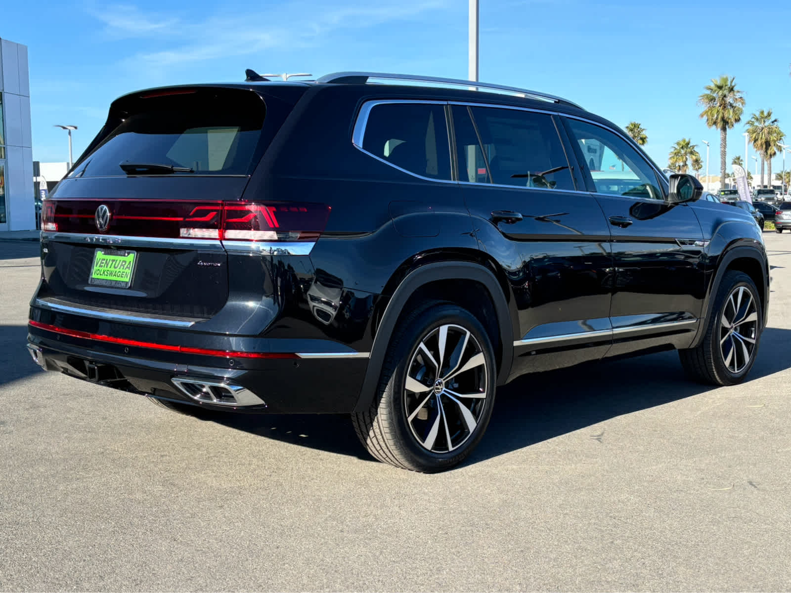 2025 Volkswagen Atlas SEL Premium R-Line photo 3