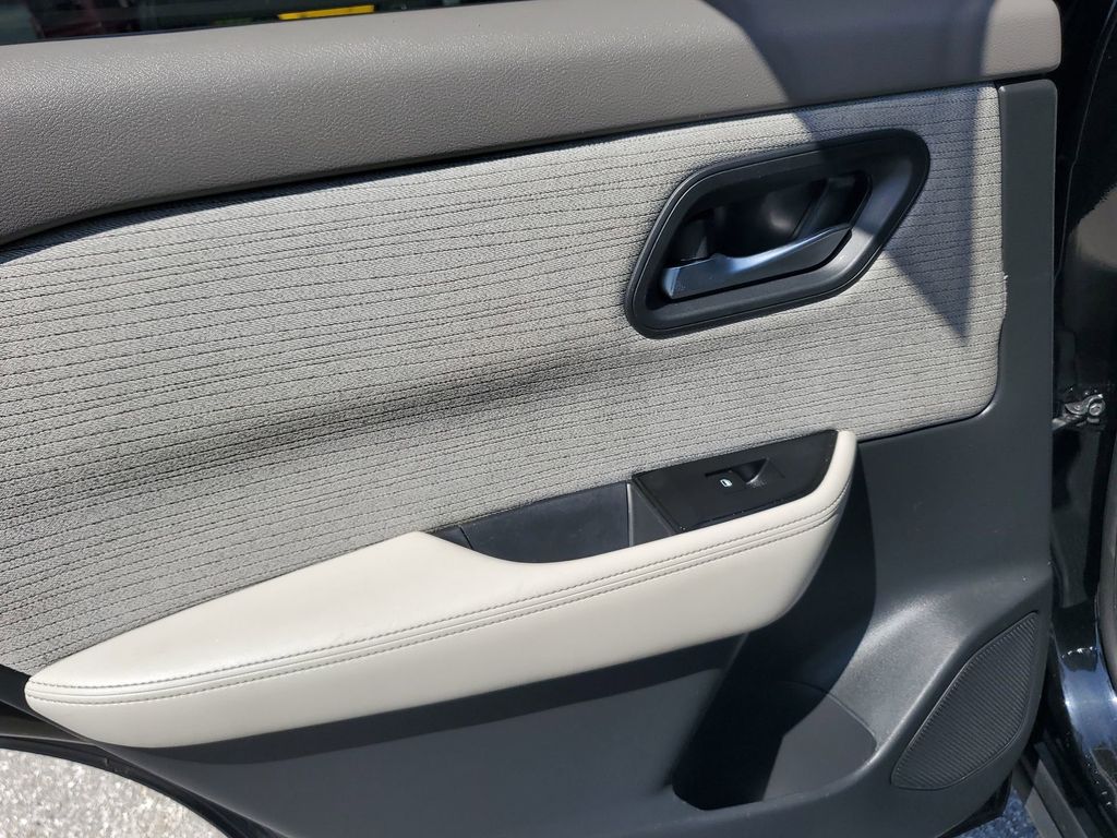 2023 Nissan Rogue SV photo 39