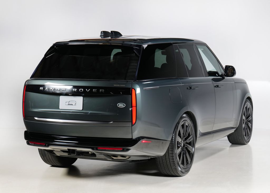 2023 Land Rover Range Rover SE photo 2