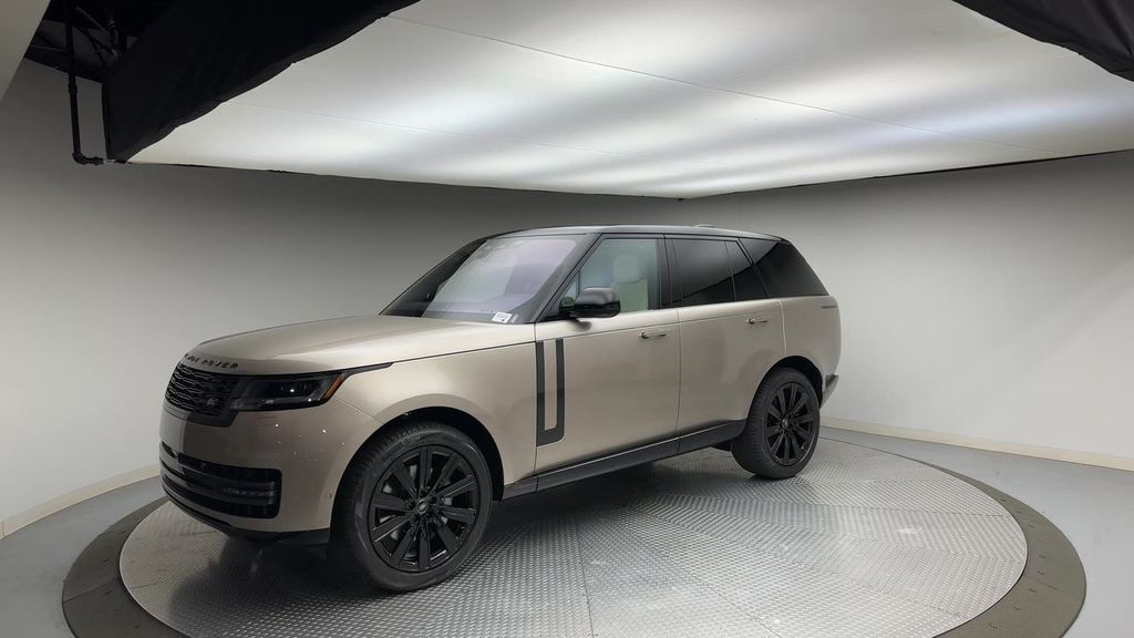 2023 Land Rover Range Rover SE photo 3