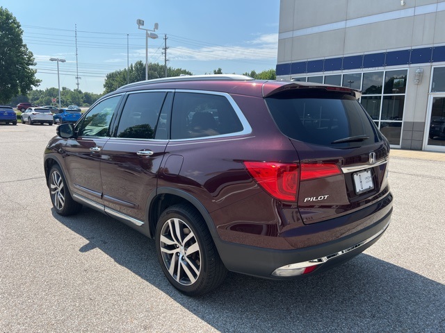 2017 Honda Pilot Elite photo 3