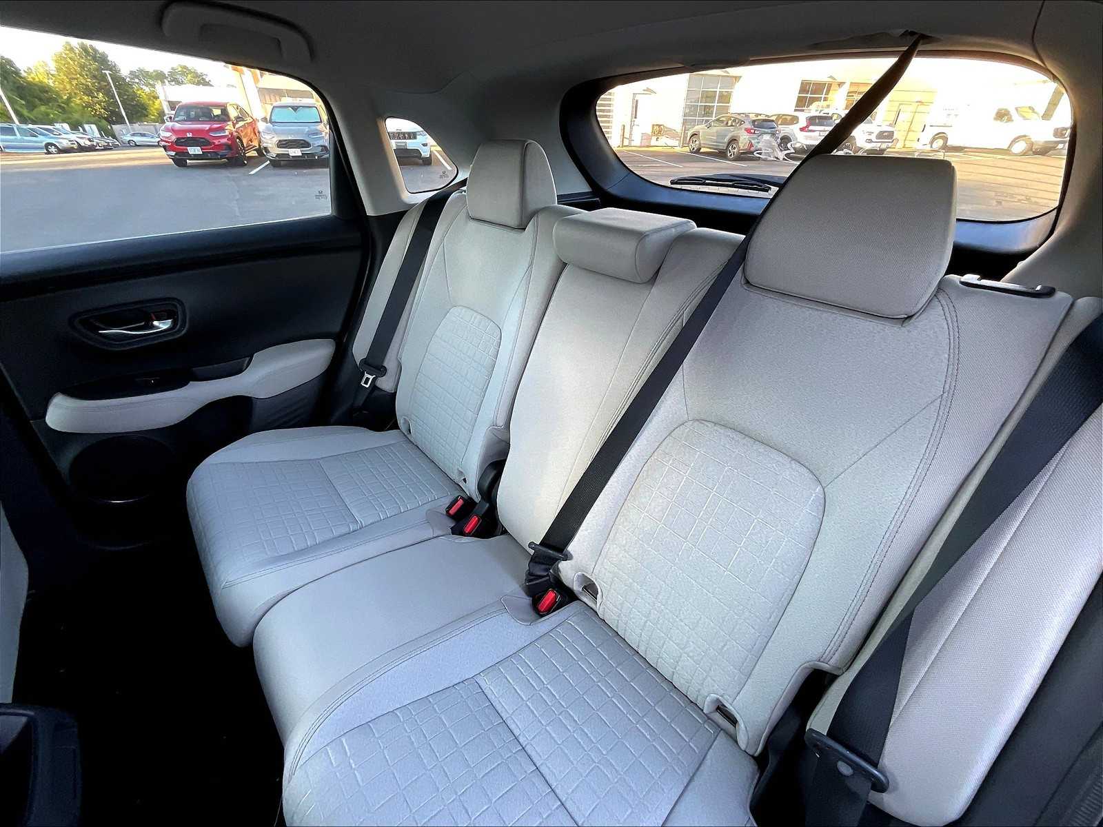 2026 Honda HR-V LX photo 14
