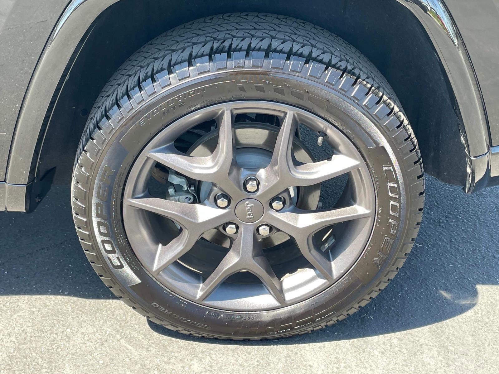 2021 Jeep Grand Cherokee Anniversary Edition photo 30