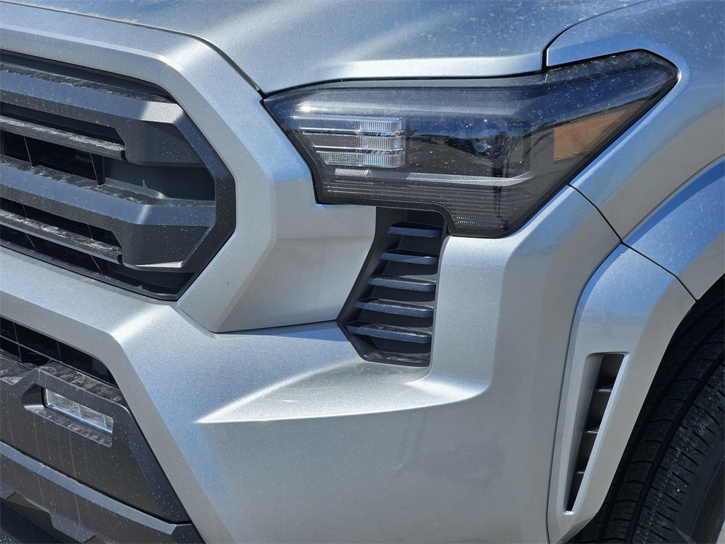 2025 Toyota Tacoma SR5 photo 5