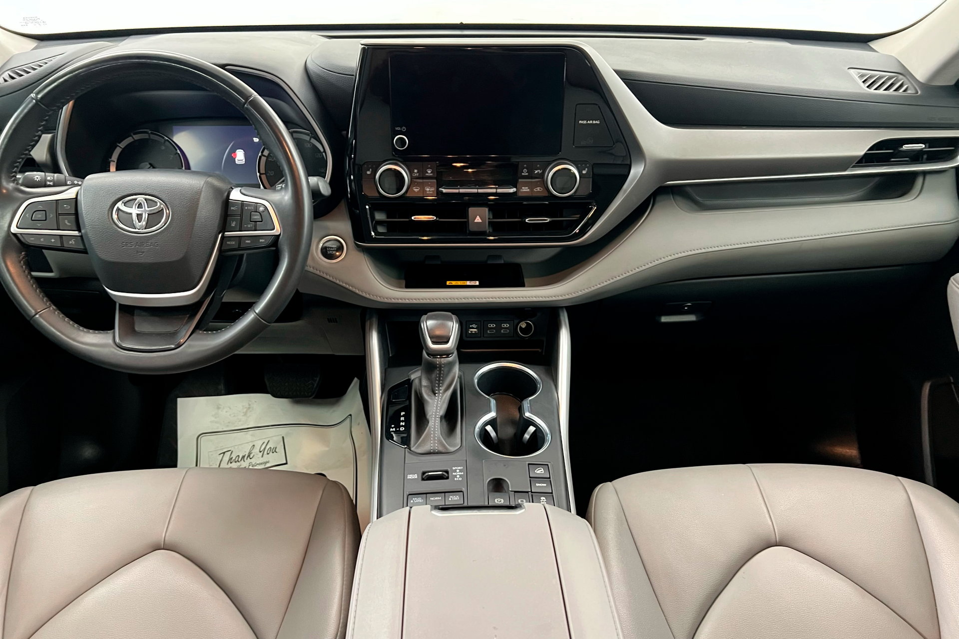 2024 Toyota Highlander XLE photo 13