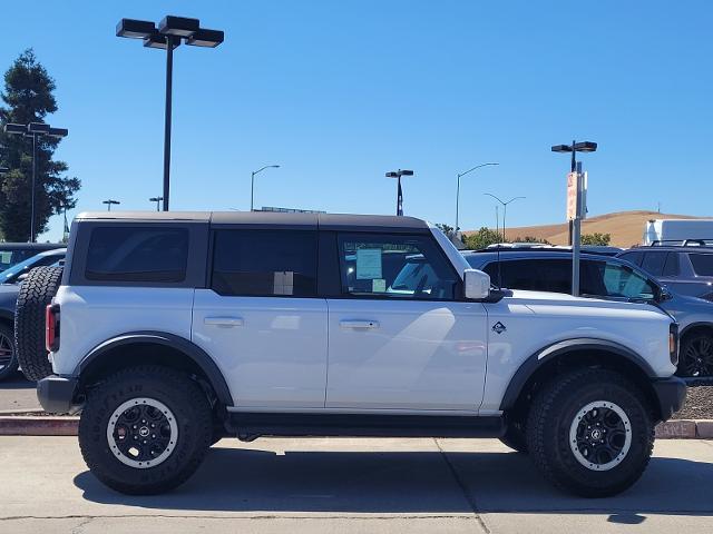2025 Ford Bronco Outer Banks photo 3
