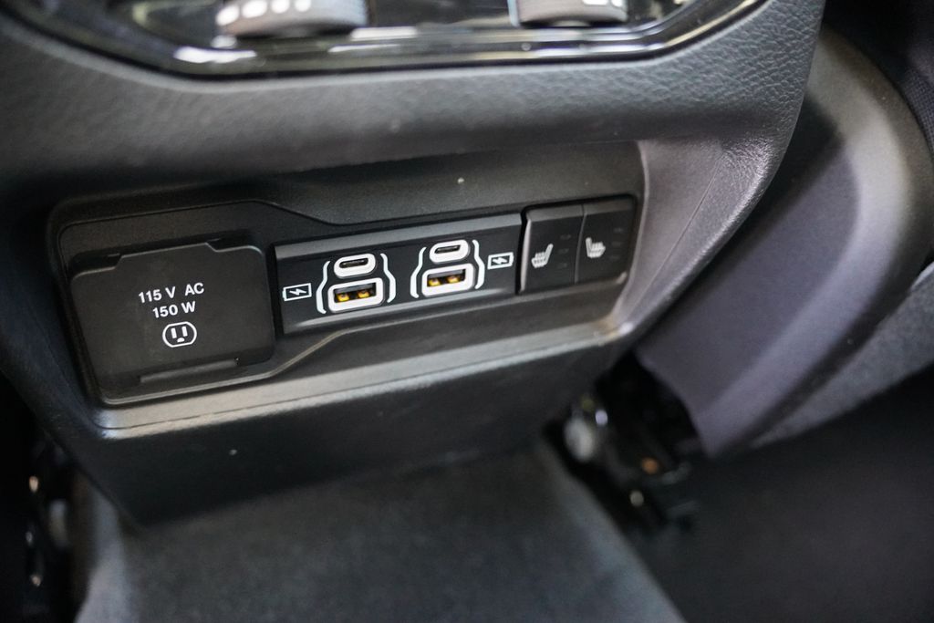 2024 Jeep Grand Cherokee Overland photo 4