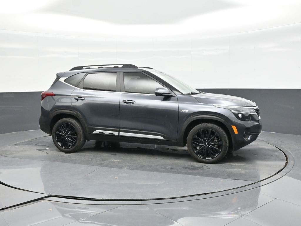 2022 Kia Seltos Nightfall Edition photo 11