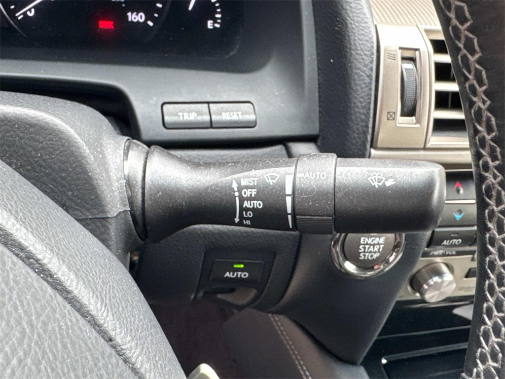 2013 Lexus LS 460 photo 28
