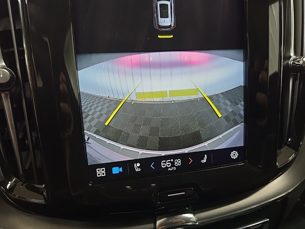 2023 Volvo XC60 B5 Core photo 18