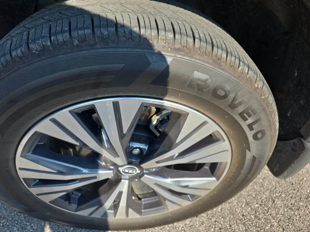 2023 Nissan Rogue SV photo 6