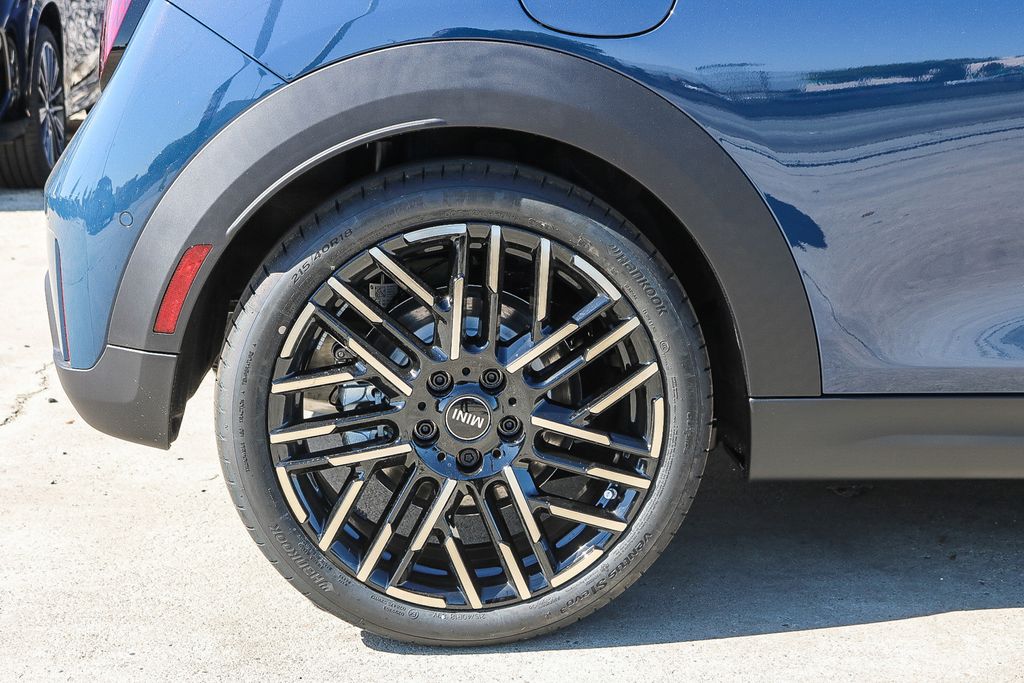 2025 Mini Cooper 2 Door Hardtop Signature photo 9