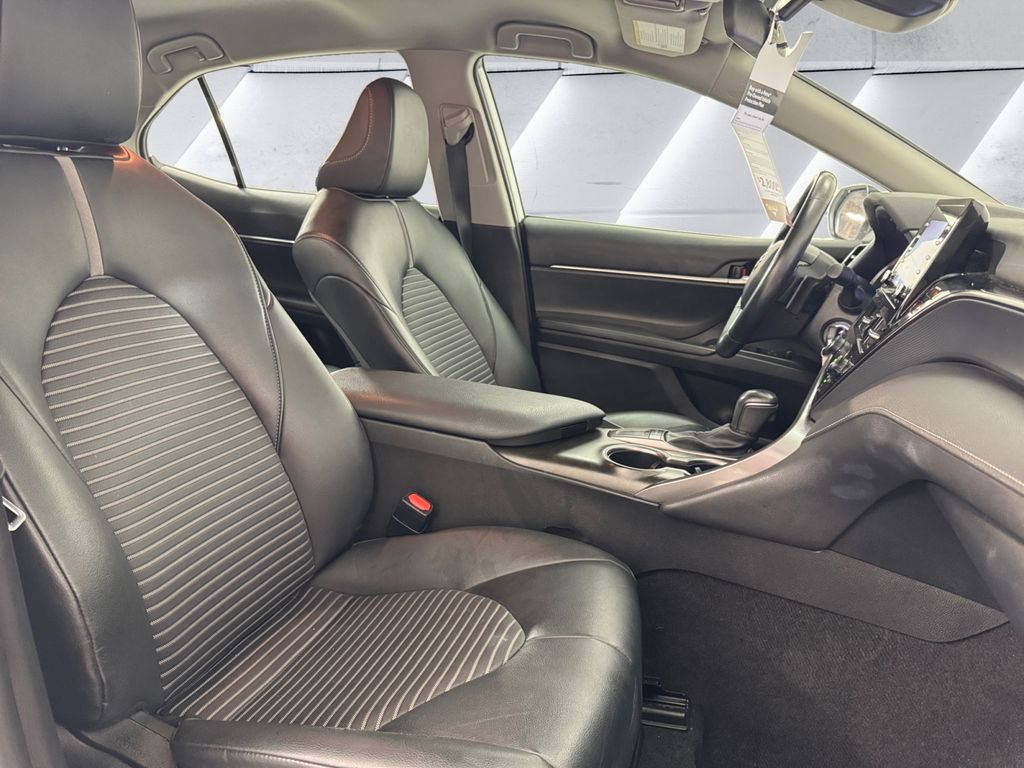 2023 Toyota Camry SE photo 14