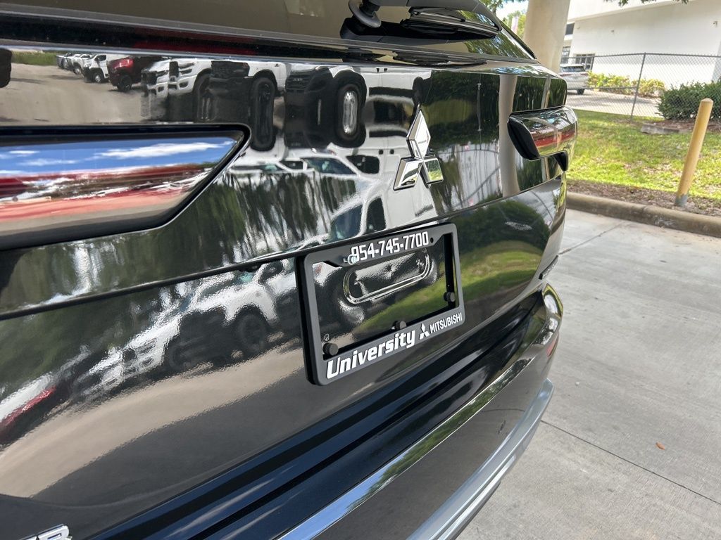 2025 Mitsubishi Outlander Black Edition photo 20
