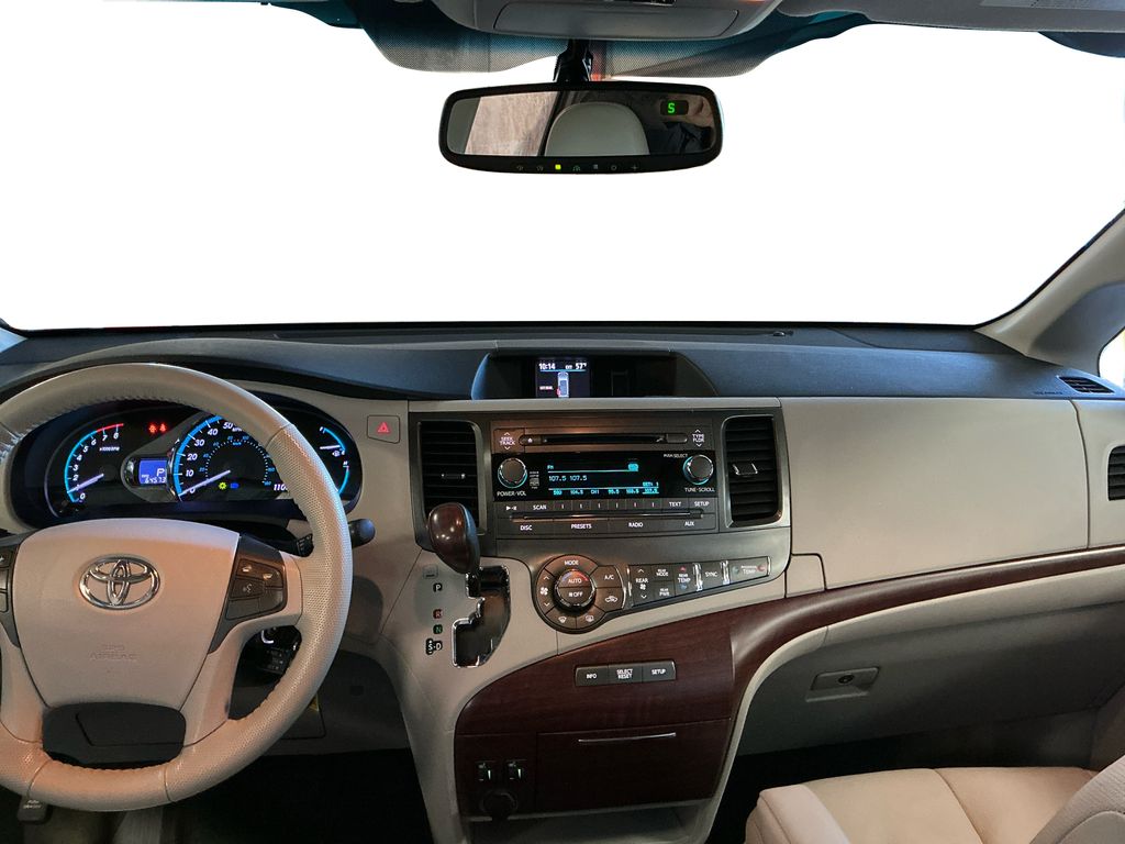 2013 Toyota Sienna XLE photo 9