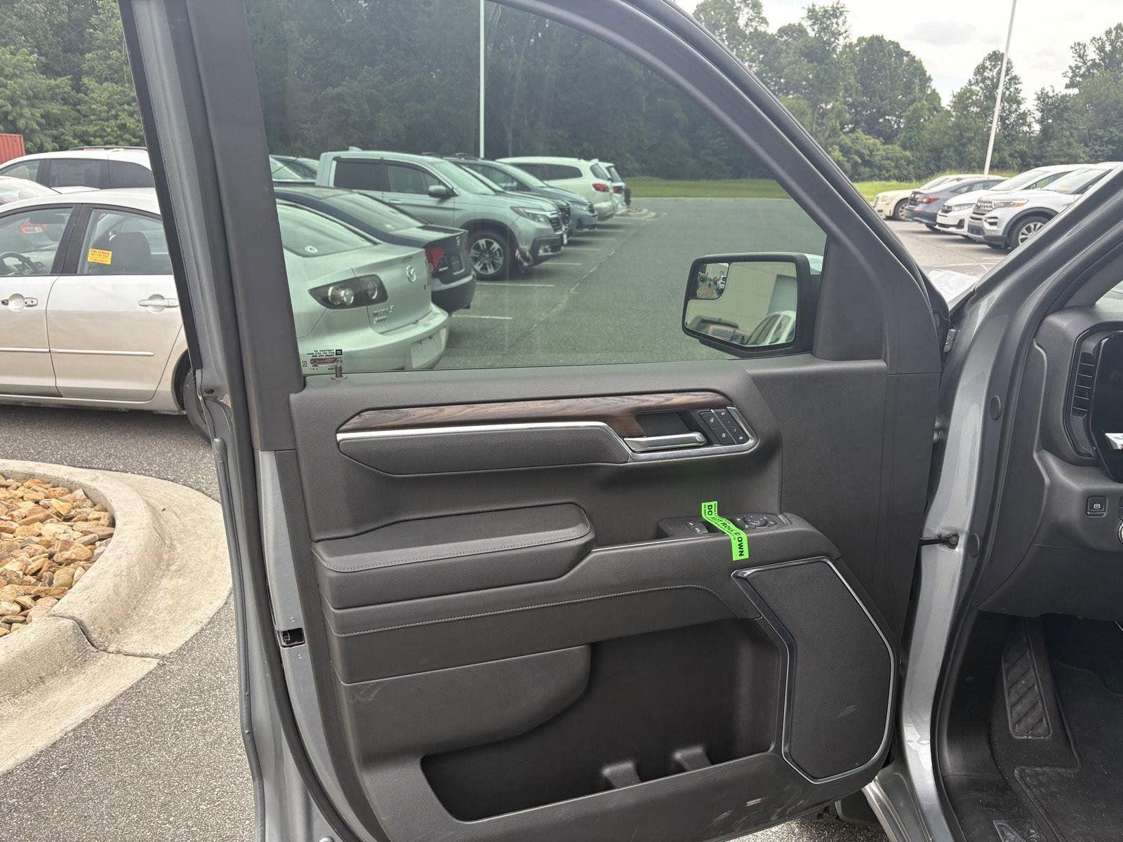 2025 Gmc Sierra 1500 SLT photo 6